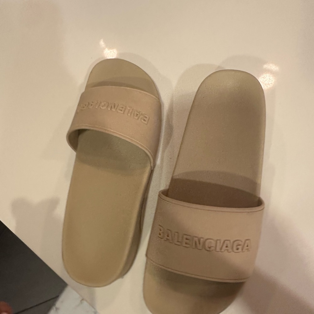 Balenciaga Pool Slides - Picture 13 of 15
